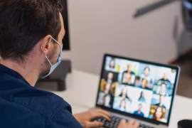 Télétravail : comment il fragmente les relations sociales en entreprise