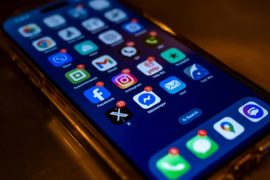 Réseaux sociaux : comment ils fragmentent notre société en 2026