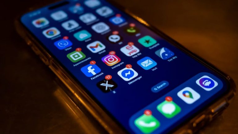 Réseaux sociaux : comment ils fragmentent notre société en 2026