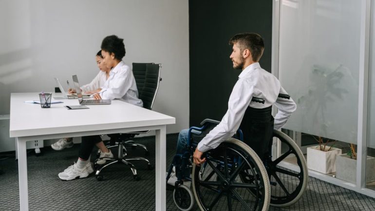Société inclusive : 5 avancées concrètes qui changent la réalité