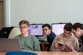Comment les technologies transforment nos relations sociales