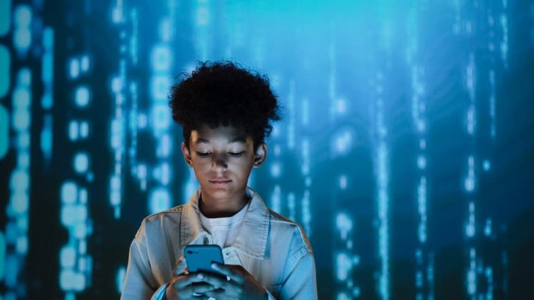Réseaux sociaux 2026 : 5,79 milliards d'utilisateurs, quelle santé mentale ?